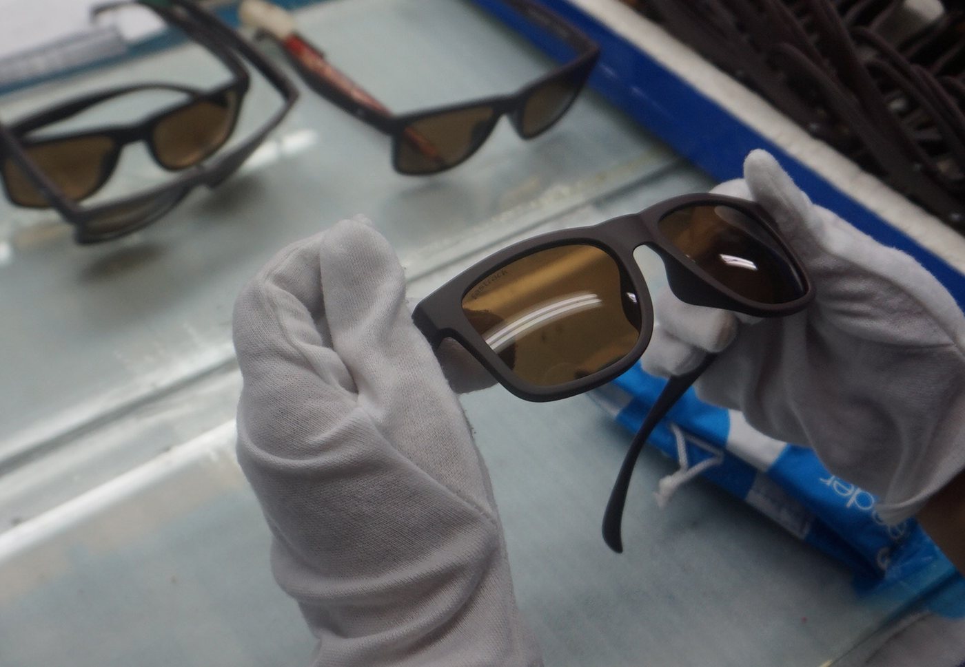 Eyewear quality inspection before packaging for optical frame orders