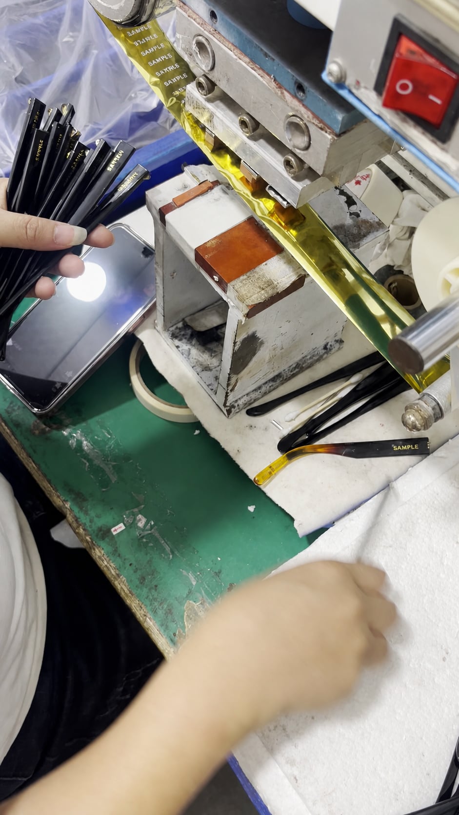 How Cold Foil Logo Stamping Works on Eyewear Temples: Artwork, Production, and QC